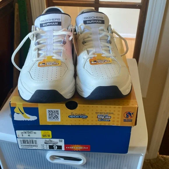 Skechers men’s slip in athletic shoes size 9 4E new without tags or tags - Picture 1 of 7